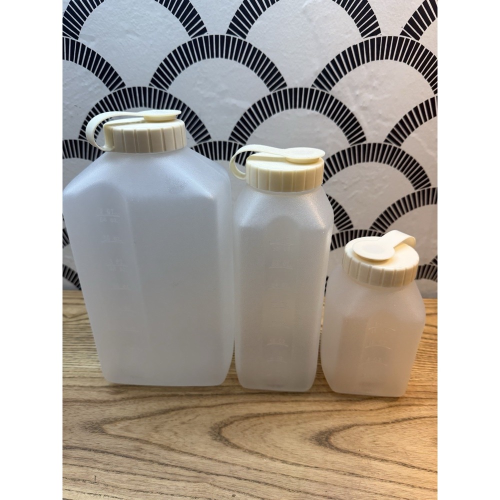 Lot 3 Rubbermaid Servin Saver 1 Pint 1 Quart 2 Quart Drink Bottles Ivory Lid